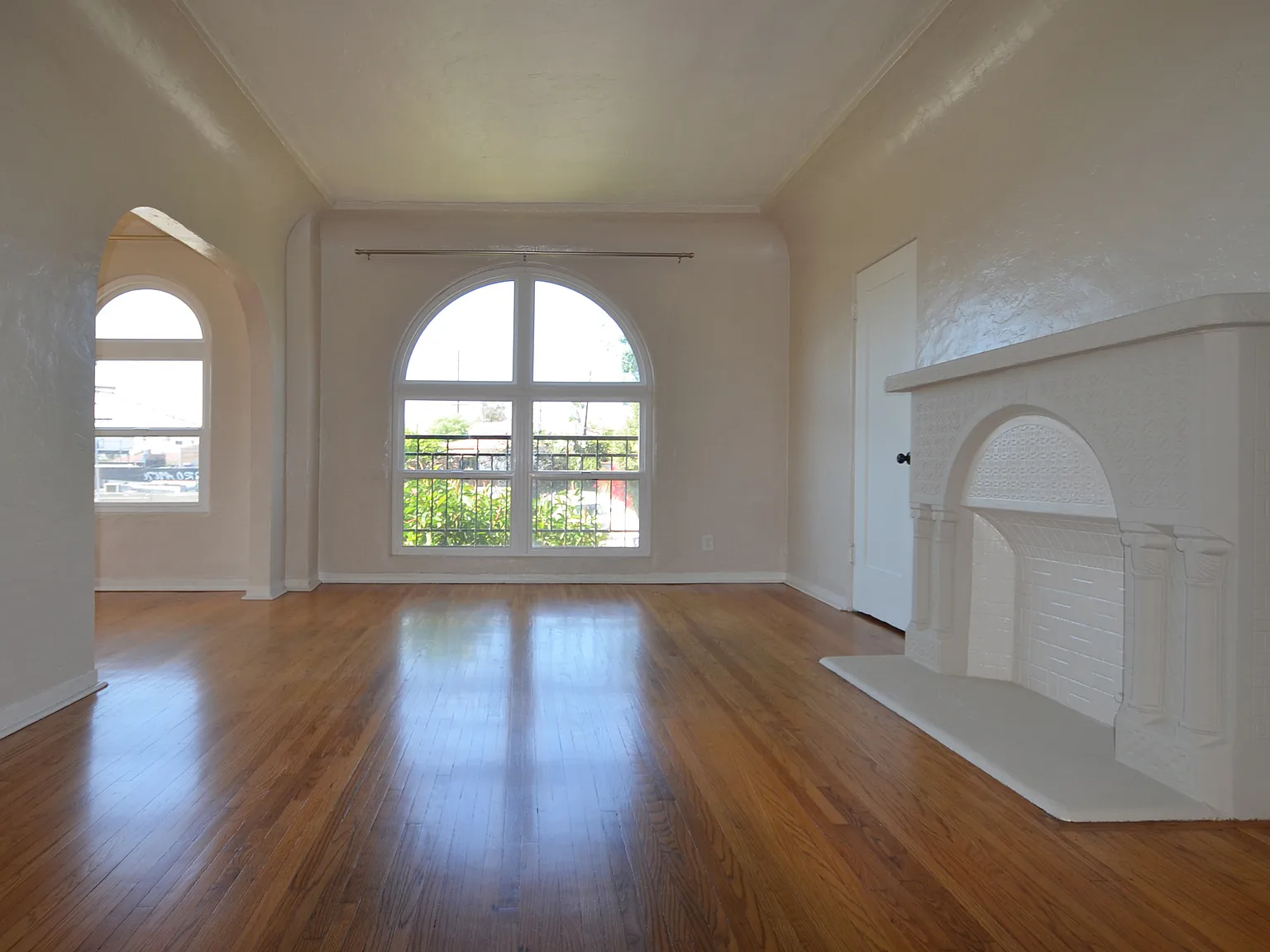 2 bed, 1050 sqft, $2,995 — Photo 3