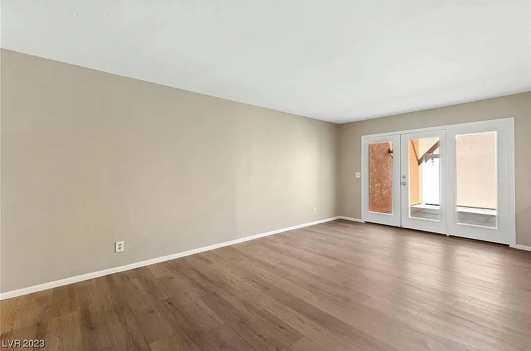 3 bed, 2.5 bath, 1840 sqft, $2,099 — Photo 2