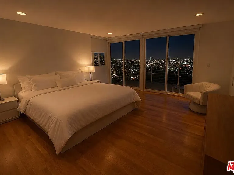 8376 Hollywood Blvd — Photo 30