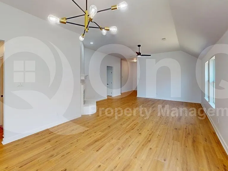 1028 Aviary — Photo 7