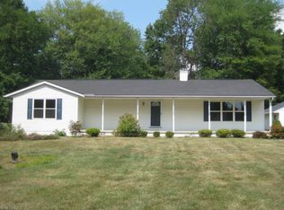 3235 Grenfall Rd, Barberton, OH 44203
