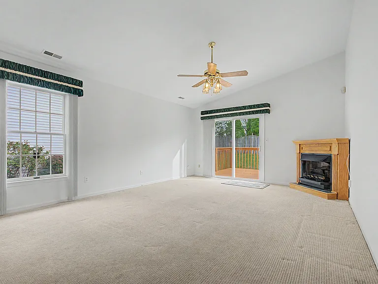 795 Eastern Point Rd — Photo 11