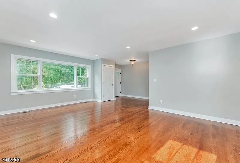 3 bed, 2.5 bath, $4,350 — Photo 4