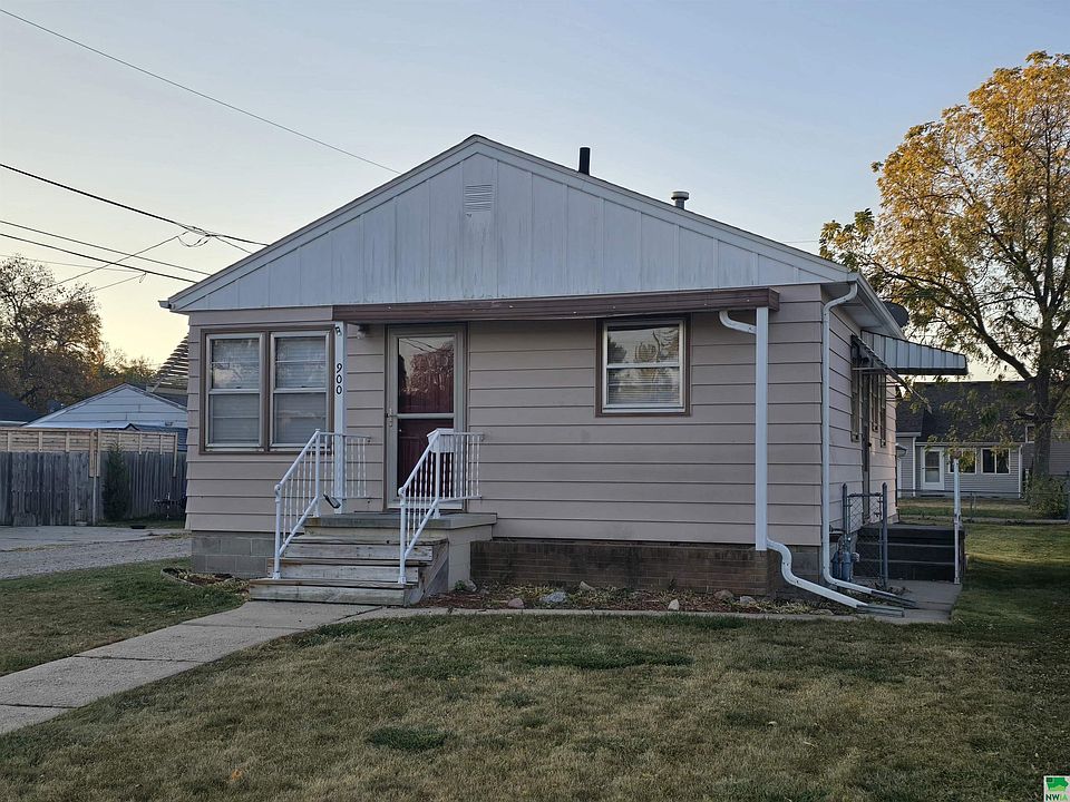 1st image of 900 Pacquette Ave