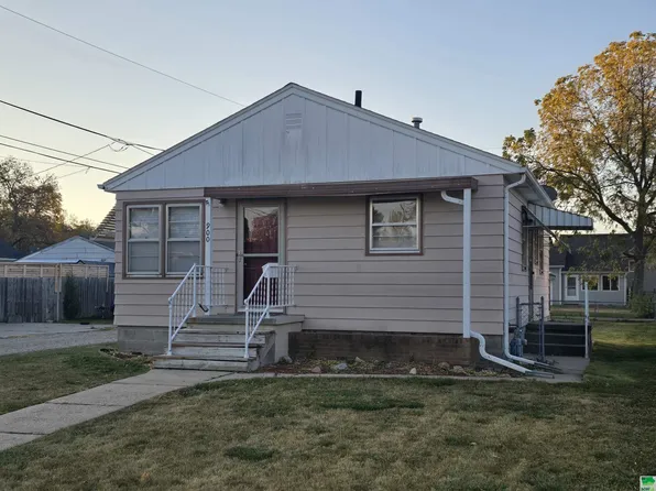 900 Pacquette Ave, Sioux City, IA 51109