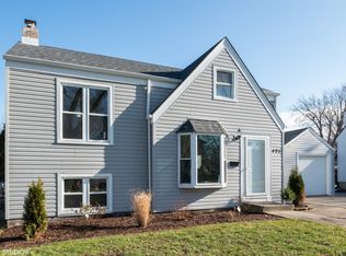 425 S Ahrens Ave, Lombard, IL 60148