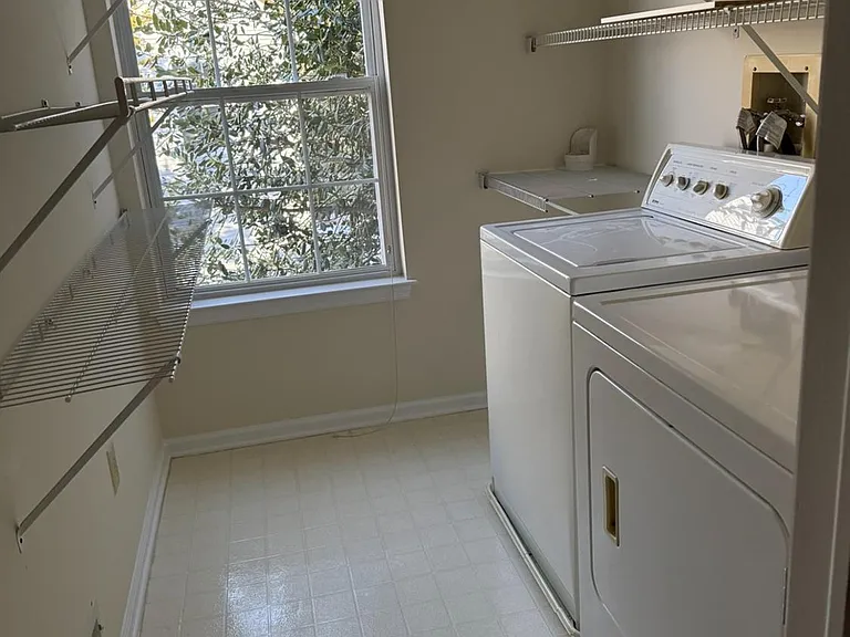 1301 Dahlia Cir — Photo 10