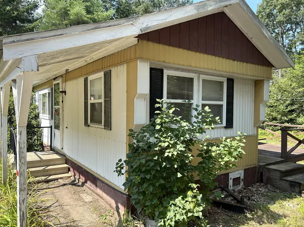 1240 Auburn Road, Peru, ME 04290