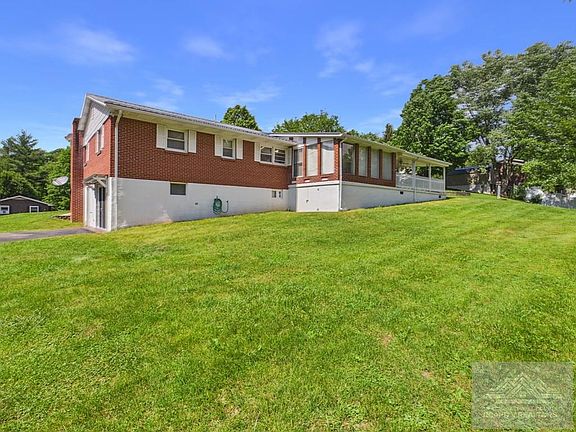 4th image of 309 Hawthorn St