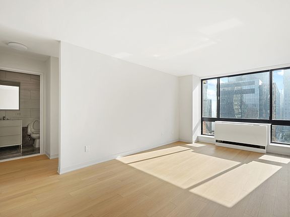 3rd image of 1 Columbus Pl APT S34h