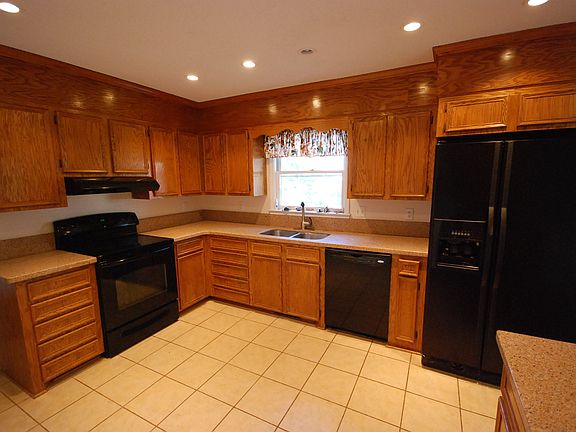 5th image of 705 Black Oak Blvd