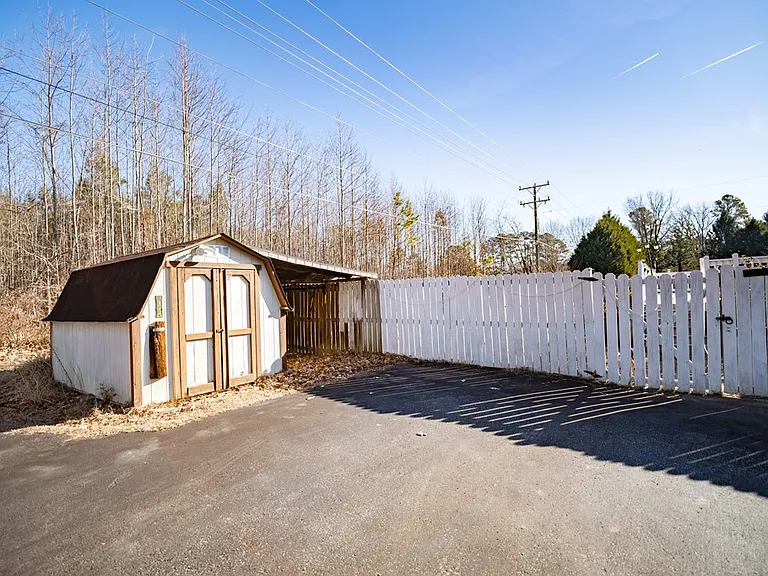 400 Brent Pl — Photo 5