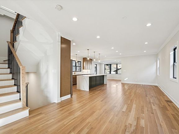5th image of 4844 W Warwick Ave