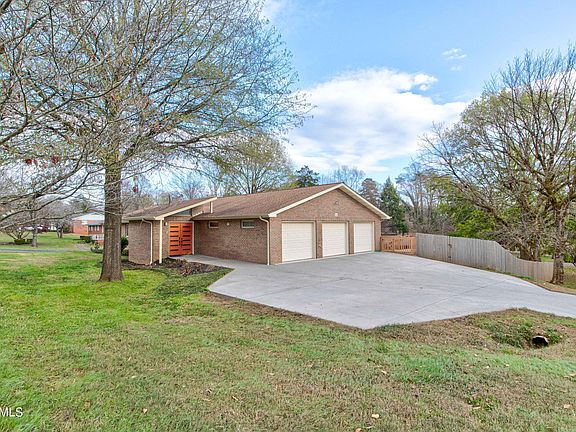 4th image of 5100 Custis Ln
