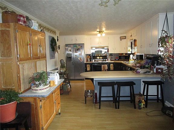 3rd image of 114 Stevens St