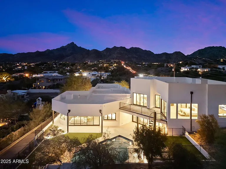 3135 E Palo Verde Dr — Photo 50