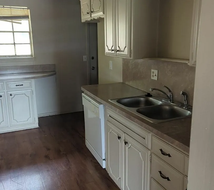1121 NW 102nd St