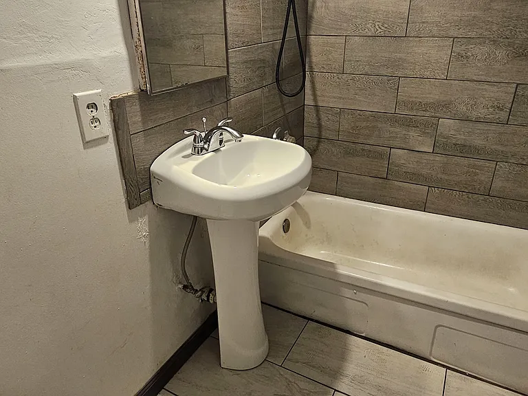 2317 W Yuma St — Photo 3