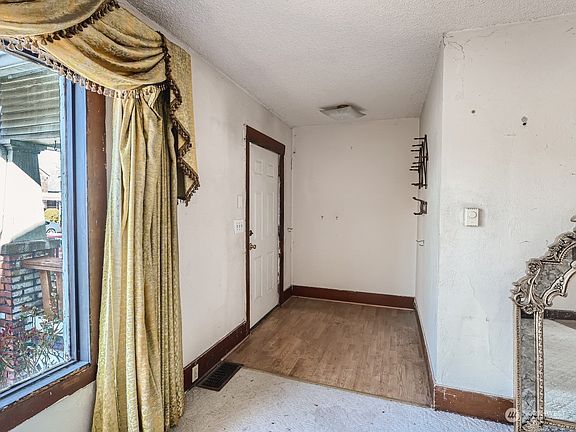 4th image of 2347 S J Street W