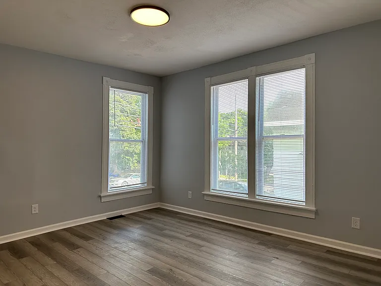 309 Oak St — Photo 29