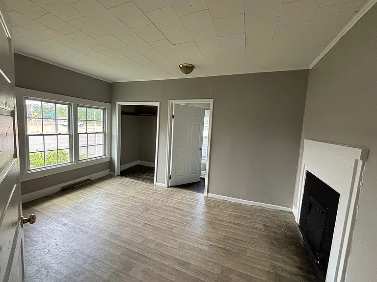 1900 E Ozark Ave — Photo 12