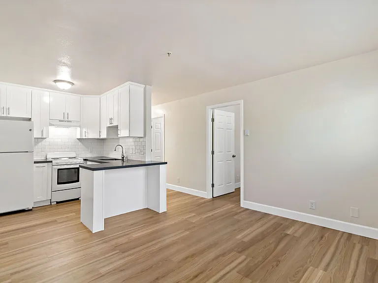 10900 Macarthur Blvd #2 — Photo 18