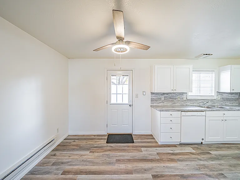2022 W Broadway St #2022 — Photo 8