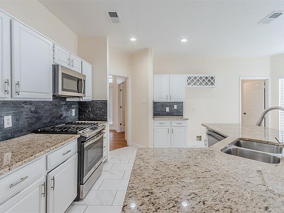 4th image of 801 Kelsie Ln