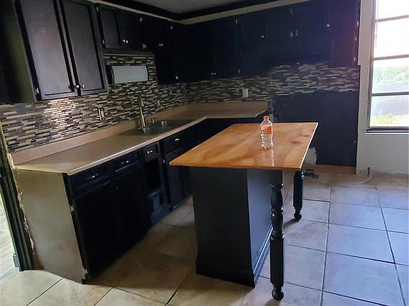 4th image of 4751 Beacon Ave