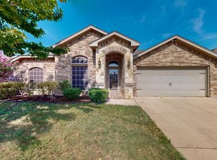 949 Sherry Ln, Saginaw, TX 76179