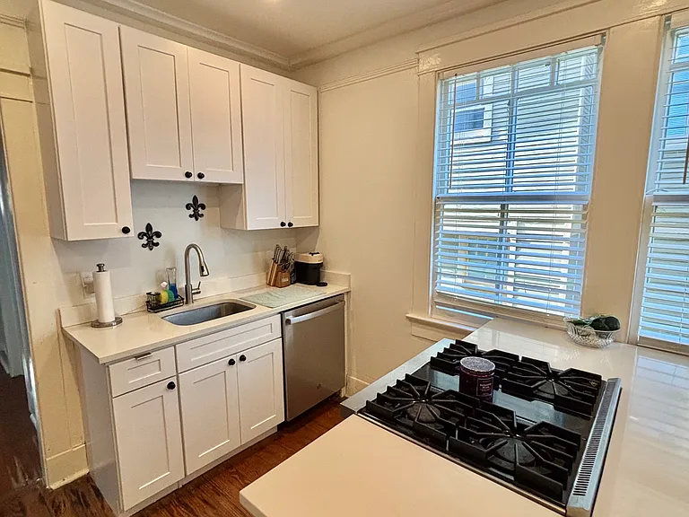 2110 Octavia St — Photo 5