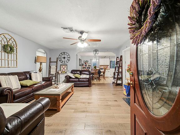 3rd image of 731 Meneley Rd