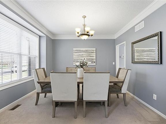 4th image of 15808 Rosewood St