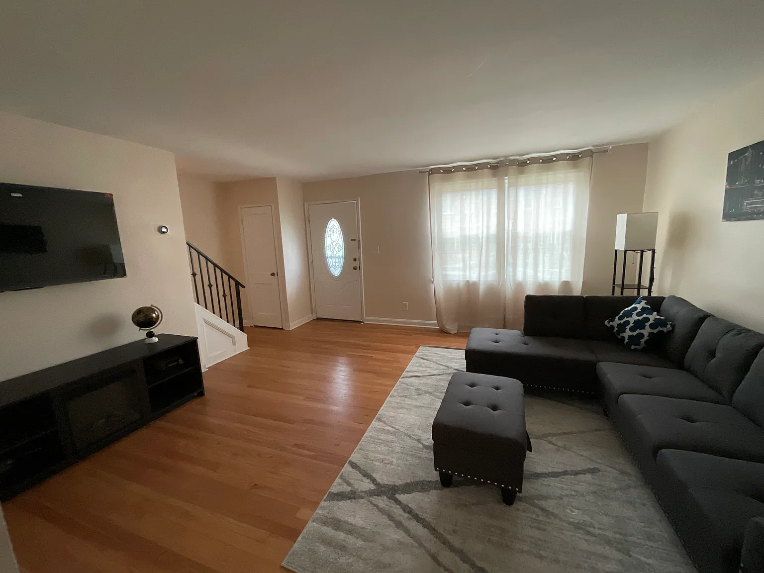 5 bed, 1280 sqft, $3,500 — Photo 2