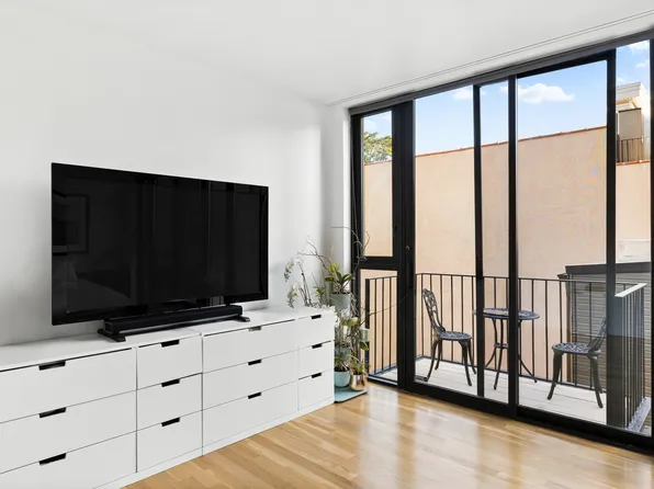 364 Myrtle Avenue image 9 of 23