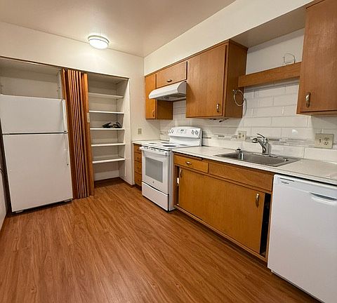 2nd image of 1518 W 7th Ave #8