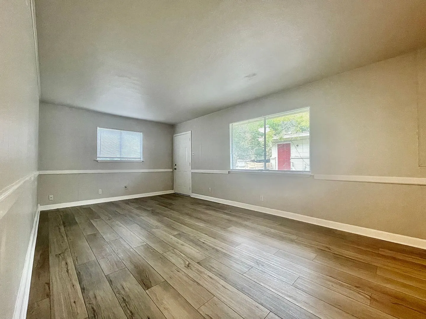 2 Bedroom / 1 Bathroom Duplex Unit with Washer/Dryer connections — Photo 2