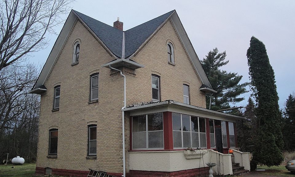 1st image of 696 190th Ave NE