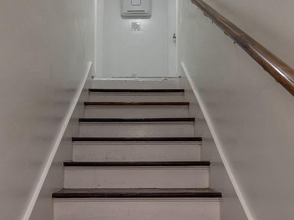 2nd image of 1510 Barrs St #1-B