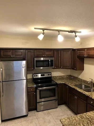 3 bed, 2.0 bath, $2,650 — Photo 2