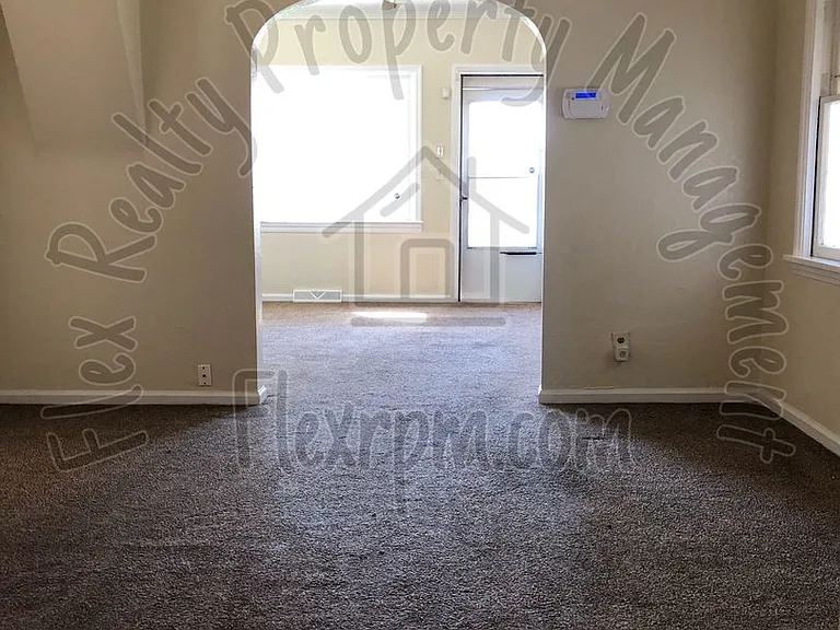 227 Everett St — Photo 9
