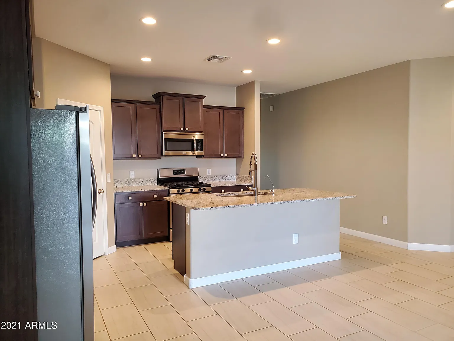 4 bed, 3.0 bath, 2249 sqft, $2,600 — Photo 4