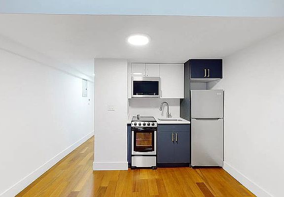 3rd image of 659 10th Ave #1AA