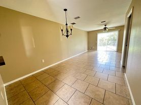 Rainbow Lake Apartments, 1027