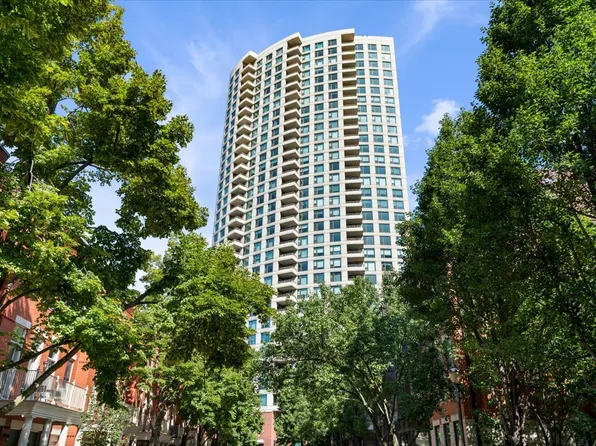 501 N Clinton St APT 1304, Chicago, IL 60654