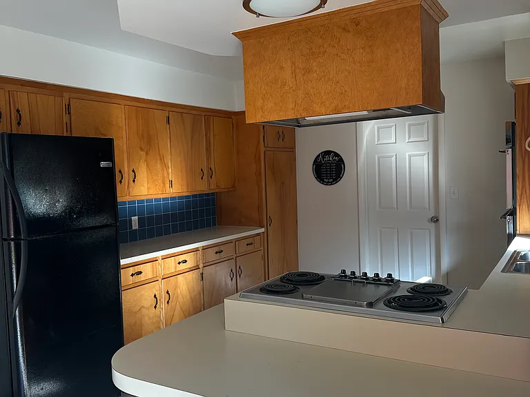 1772 N Oakland Ave — Photo 9