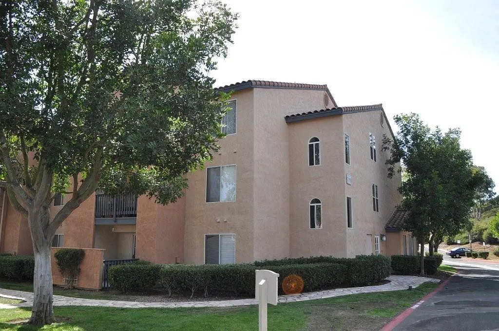 Dual Master Suite in the Cape La Jolla Gardens Community of UTC — Photo 3