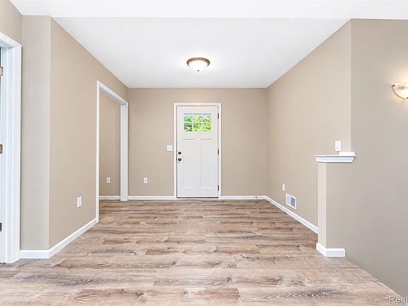 5th image of 10565 W Allen Rd