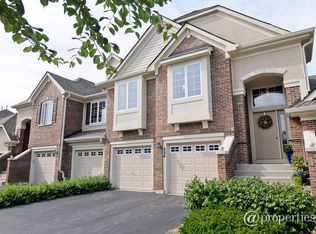 524 Harvey Lake Dr, Vernon Hills, IL