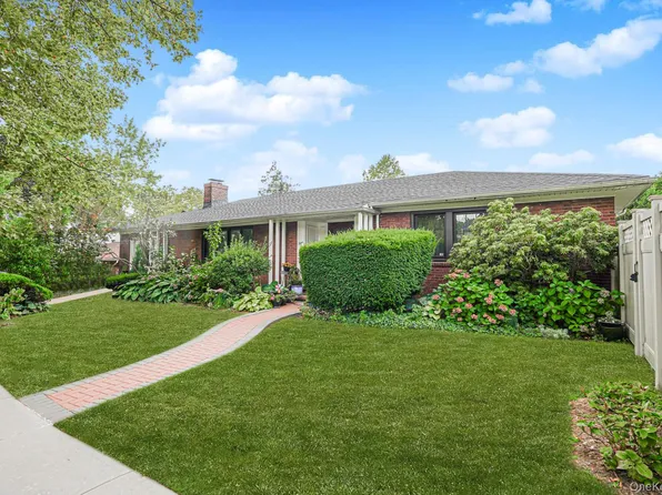 4 Brentwood Avenue, Staten Island, NY 10301